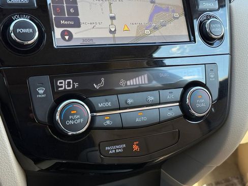 Used 2015 Nissan Rogue SL w/ SL Premium Package image 17