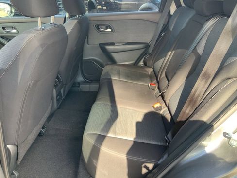 Used 2023 Nissan Rogue SV image 16