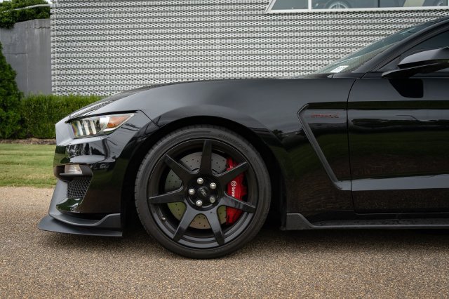 Used 2018 Ford Mustang Shelby GT350R w/ GT350R Equipment Group 920A RWD image 5