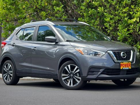 Used 2020 Nissan Kicks SV w/ Exterior Package FWD image 2