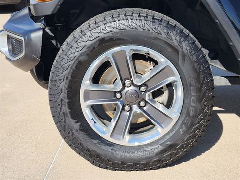 Used 2021 Jeep Wrangler Unlimited Sahara image 8