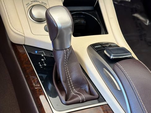 Used 2016 Lexus ES 350 w/ Luxury Package w/Wood Trim FWD image 22