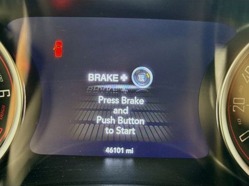 Used 2023 Dodge Challenger SXT RWD image 15
