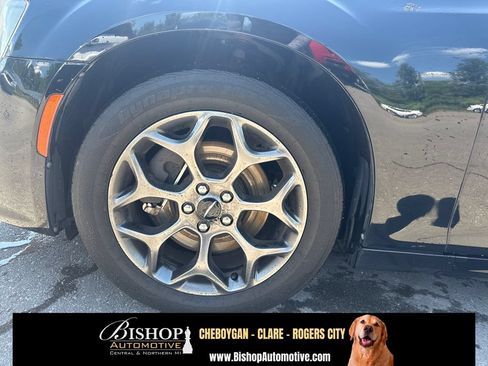Used 2018 Chrysler 300 S w/ Safetytec Plus Group AWD/4WD image 16