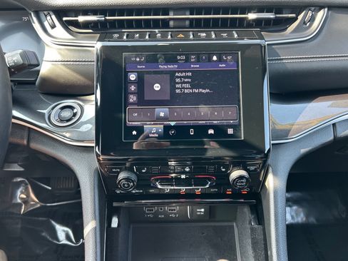 Used 2022 Jeep Grand Cherokee Altitude AWD/4WD image 25