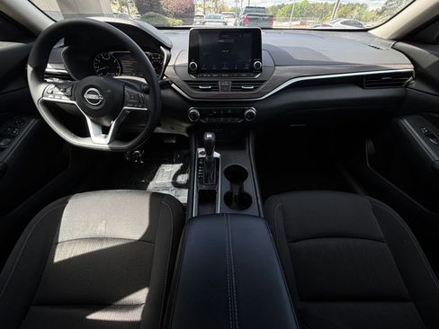 Used 2025 Nissan Altima 2.5 SV image 36