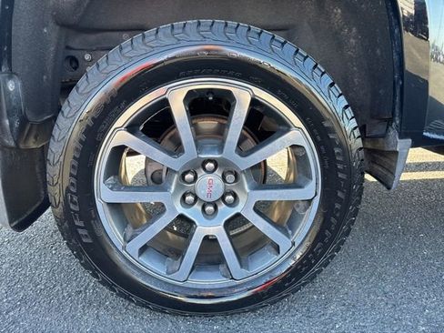 Used 2018 GMC Canyon Denali image 6