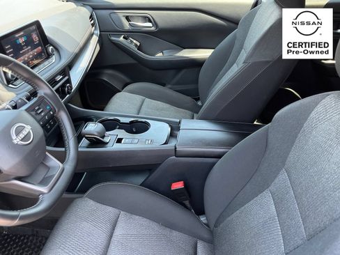 Certified 2025 Nissan Rogue SV FWD image 17