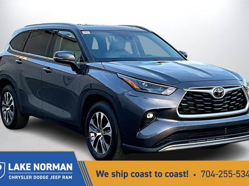 Used 2022 Toyota Highlander XLE image 1