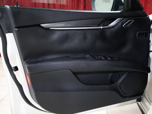 Used 2018 Maserati Ghibli RWD image 11