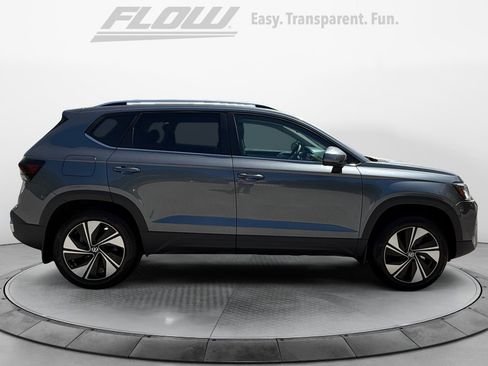 New 2026 Volkswagen Taos SE AWD/4WD image 8