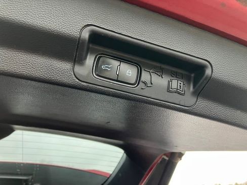 Used 2020 Ford Explorer XLT w/ Equipment Group 202A image 21