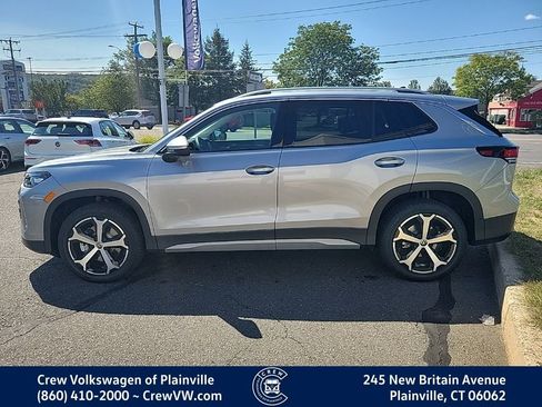 New 2025 Volkswagen Tiguan SE image 4