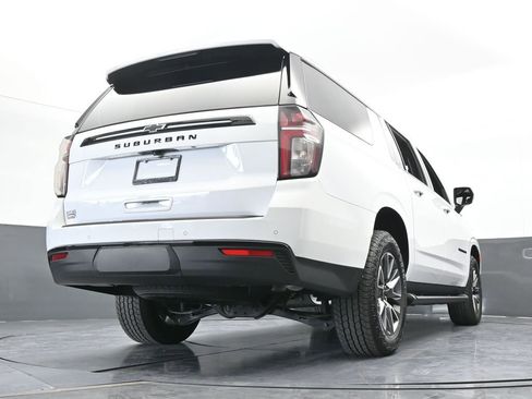 Used 2024 Chevrolet Suburban Z71 image 65