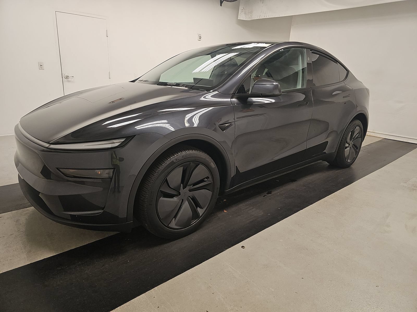 Used 2026 Tesla Model Y Long Range AWD/4WD image 1