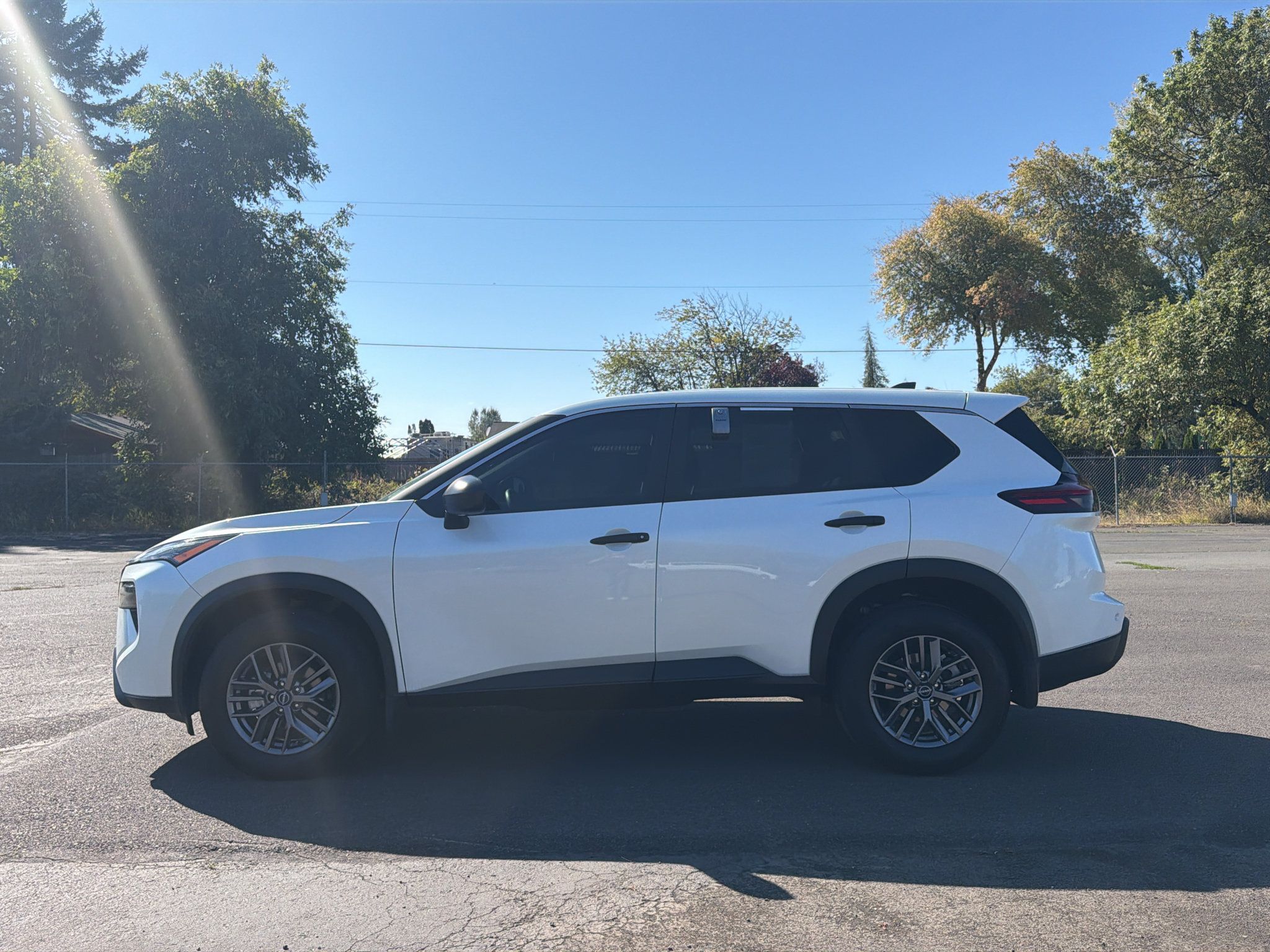 Used 2025 Nissan Rogue S AWD/4WD image 6