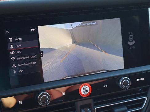 New 2026 Porsche Macan image 19