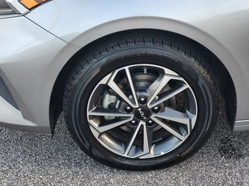 Used 2023 Kia Forte LXS image 8