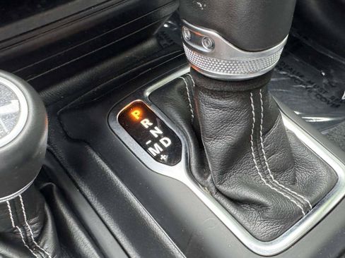 Used 2022 Jeep Wrangler Unlimited Sahara w/ LED Lighting Group AWD/4WD image 12