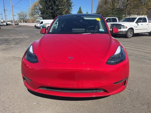 Used 2022 Tesla Model Y Long Range image 3