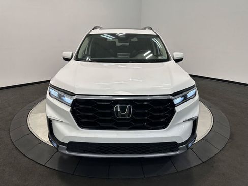 Certified 2023 Honda Pilot Touring image 3