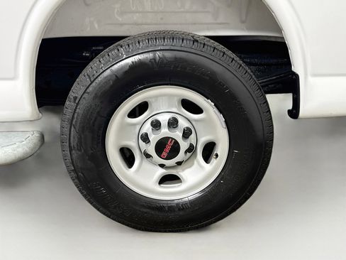 Used 2025 GMC Savana 2500 w/ Driver Convenience Package RWD image 26
