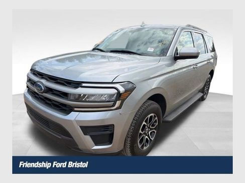 Used 2024 Ford Expedition XLT image 1