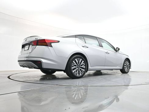 Used 2024 Nissan Altima 2.5 SV FWD image 38