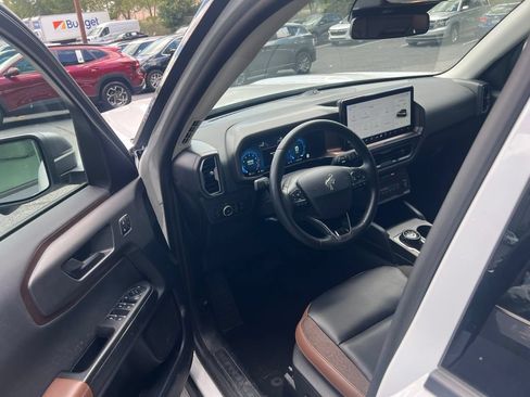 Used 2025 Ford Bronco Sport Outer Banks w/ Outer Banks Tech Package+ AWD/4WD image 2