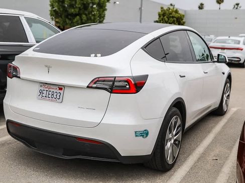 Used 2020 Tesla Model Y Long Range image 4