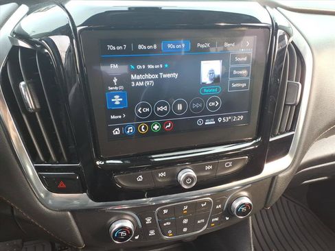 Used 2020 Chevrolet Traverse LT image 25