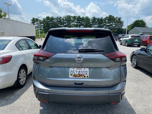 Used 2024 Nissan Rogue S AWD/4WD image 11