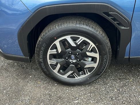 Certified 2025 Subaru Forester Premium AWD/4WD image 9