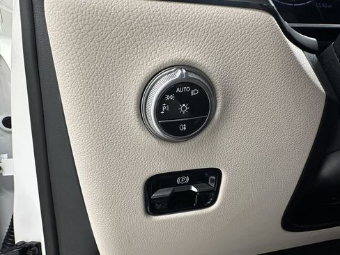 Certified 2025 Mercedes-Benz GLC 300 image 34