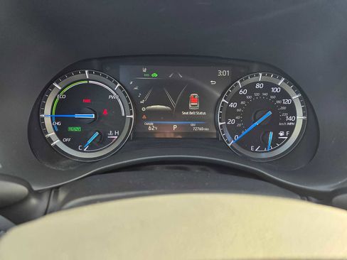 Used 2020 Toyota Highlander XLE image 28