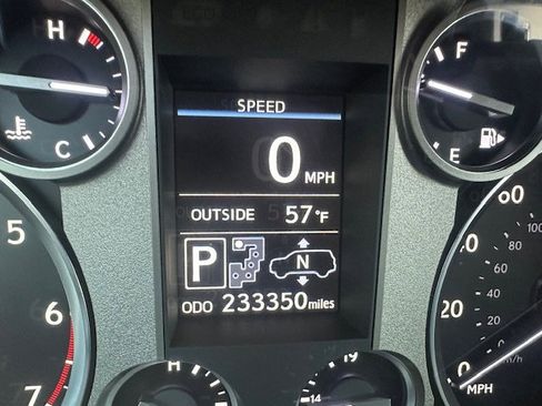 Used 2013 Lexus LX 570 4WD w/ Luxury Pkg image 23