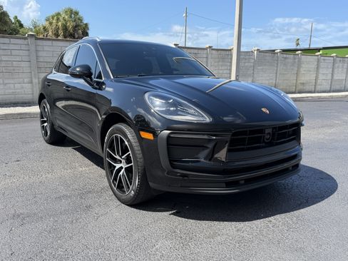 Certified 2024 Porsche Macan AWD/4WD image 8