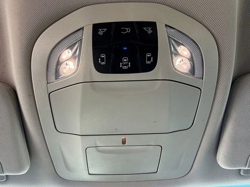 Used 2022 Chrysler Voyager LX image 34