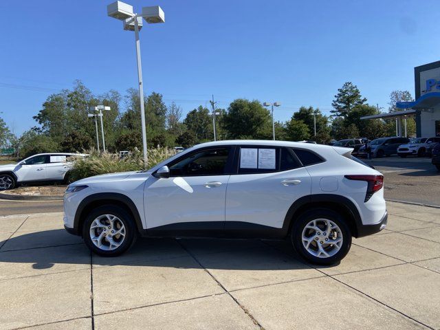 Used 2025 Chevrolet Trax LS w/ LS Convenience Package FWD image 7