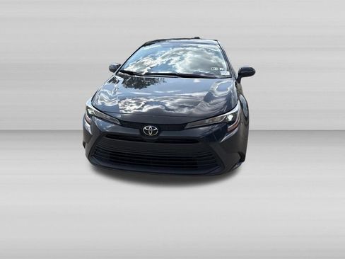 Used 2025 Toyota Corolla LE FWD image 10