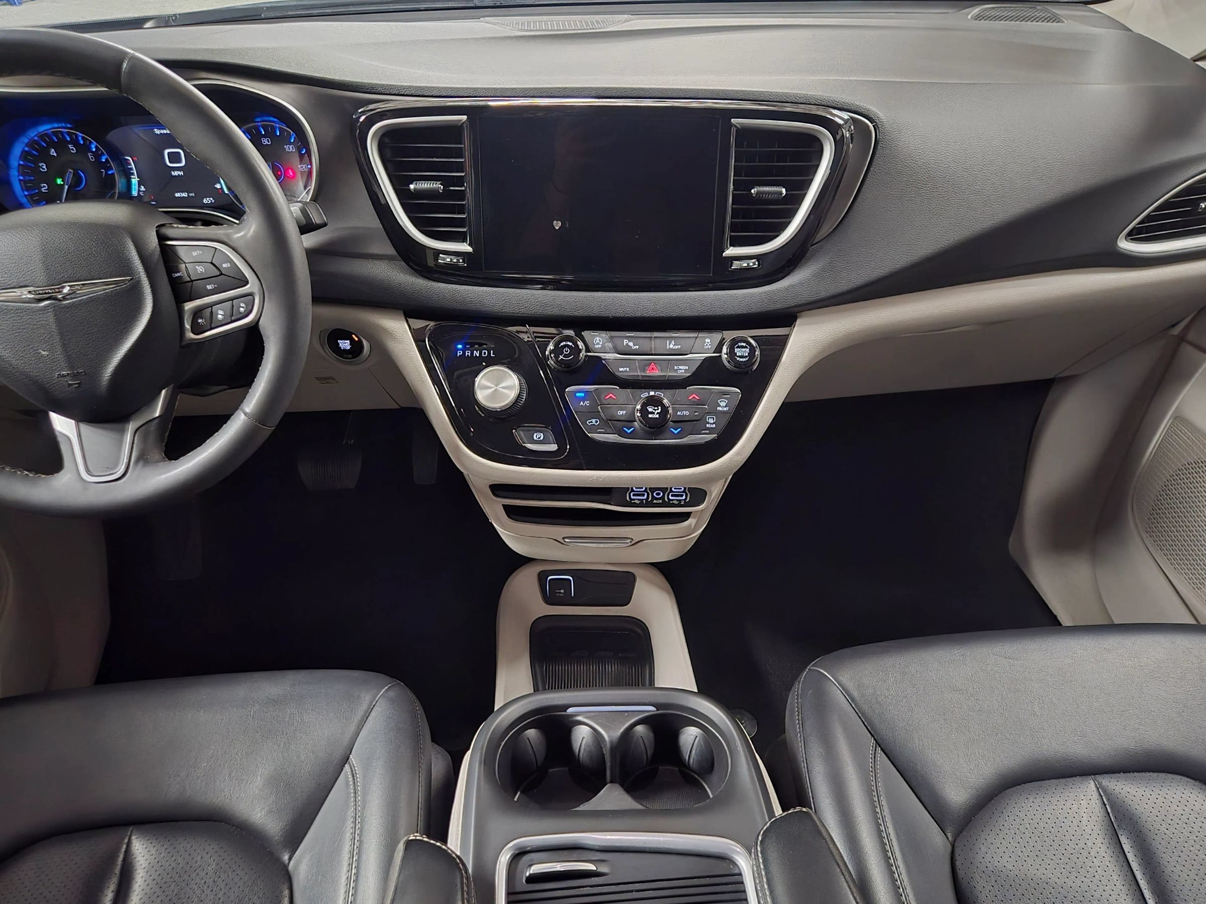 Used 2023 Chrysler Pacifica Touring-L FWD image 16