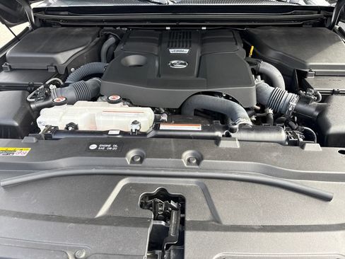 Used 2024 Lexus GX 550 w/ Accessory Package (Z1) AWD/4WD image 11