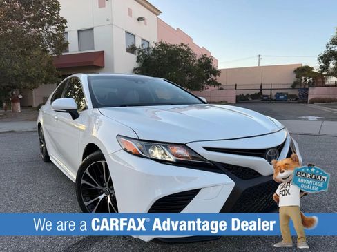 Used 2018 Toyota Camry SE w/ Moonroof Package FWD image 1