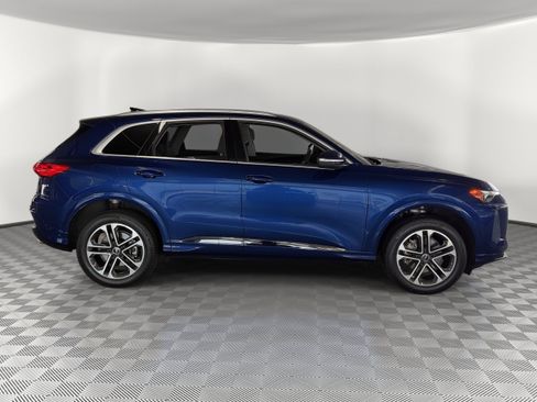 Used 2025 Audi Q5 Premium w/ Convenience Package AWD/4WD image 8