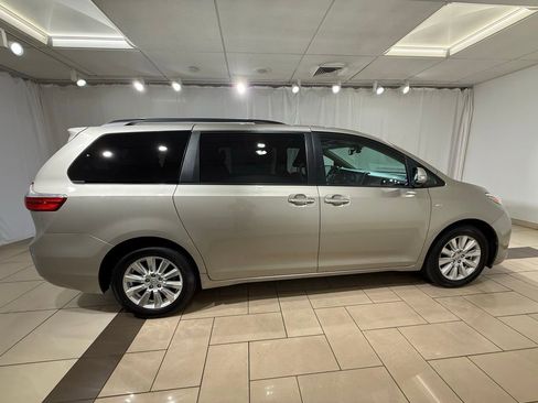 Used 2017 Toyota Sienna Limited Premium image 6