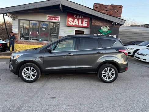 Used 2018 Ford Escape SE image 2