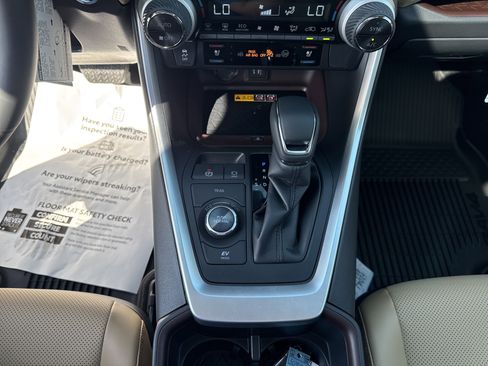 New 2025 Toyota RAV4 Limited w/ Advanced Technology Package AWD/4WD image 21