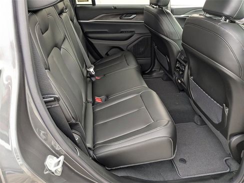 New 2025 Jeep Grand Cherokee Limited w/ Luxury Tech Group II image 37