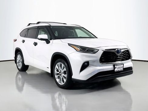 Used 2024 Toyota Highlander Limited AWD/4WD image 3