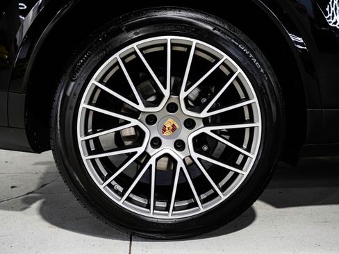 Used 2023 Porsche Cayenne Platinum Edition image 54